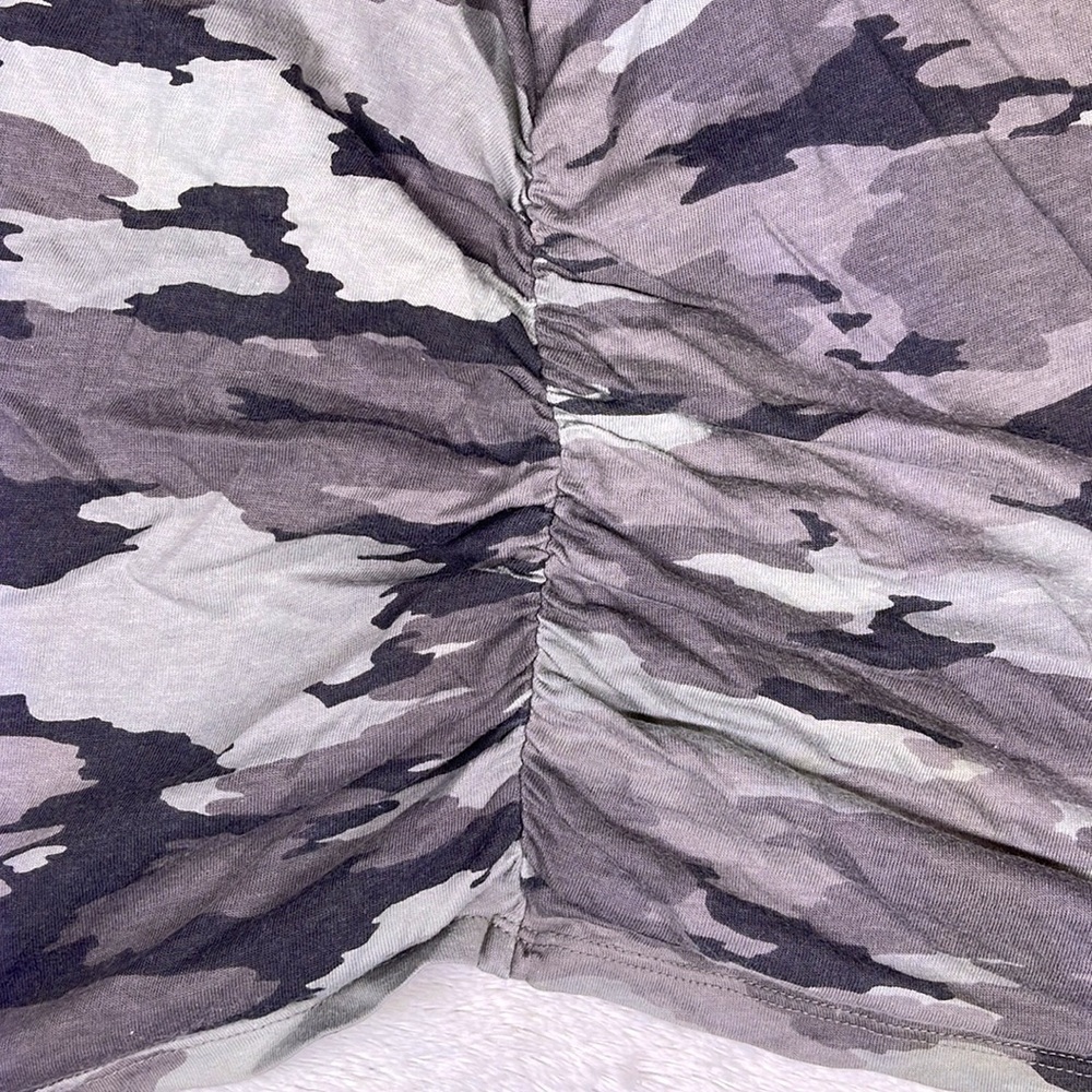 Isabel Maternity Short Sleeve Shirred V-Neck Camo Print size Small - Picture 3 of 3